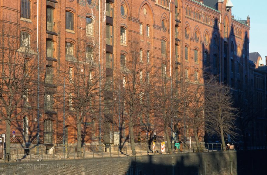 Hamburg. Häuser der Speicherstadt am Hafen.
Dezember 1996. Hamburg. Häuser der Speicherstadt am Hafen.
Schlüsselwörter: Deutschland;Germany;Hafen;Hamburg;1996;Speicherstadt