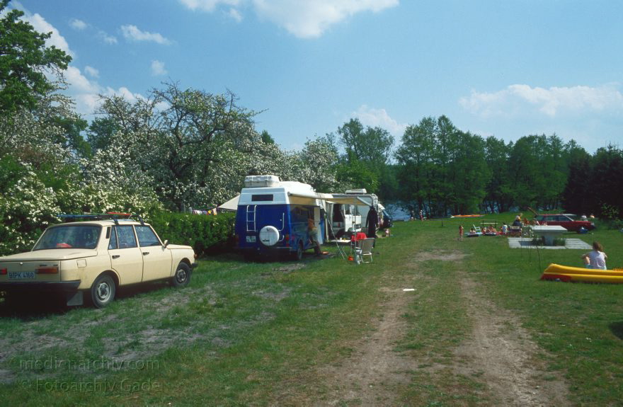 Carwitz. Campingplatz
1995. Mecklenburg-Vorpommern. Feldberger Seenlandschaft. Carwitz. Campingplatz
Schlüsselwörter: Campingplatz;Carwitz;Deutschland;Feldberger Seenlandschaft;Germany;2004;Mecklenburg-Vorpommern