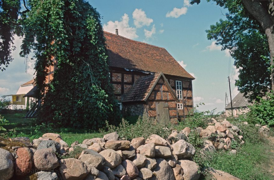 Feldberger Seenlandschaft. Carwitz
1995. Mecklenburg-Vorpommern. Feldberger Seenlandschaft. Carwitz. Kirche
Schlüsselwörter: Carwitz;Deutschland;Feldberger Seenlandschaft;Germany;Kirche;1995;Mecklenburg-Vorpommern