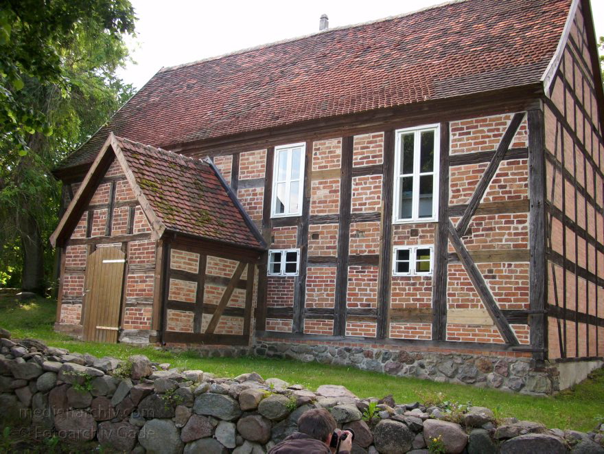 Feldberger Seenlandschaft. Carwitz.
8. 6. 2009. Mecklenburg-Vorpommern. Feldberger Seenlandschaft. Carwitz. Kirche
Schlüsselwörter: Carwitz;Deutschland;Feldberger Seenlandschaft;Germany;2009;Mecklenburg-Vorpommern