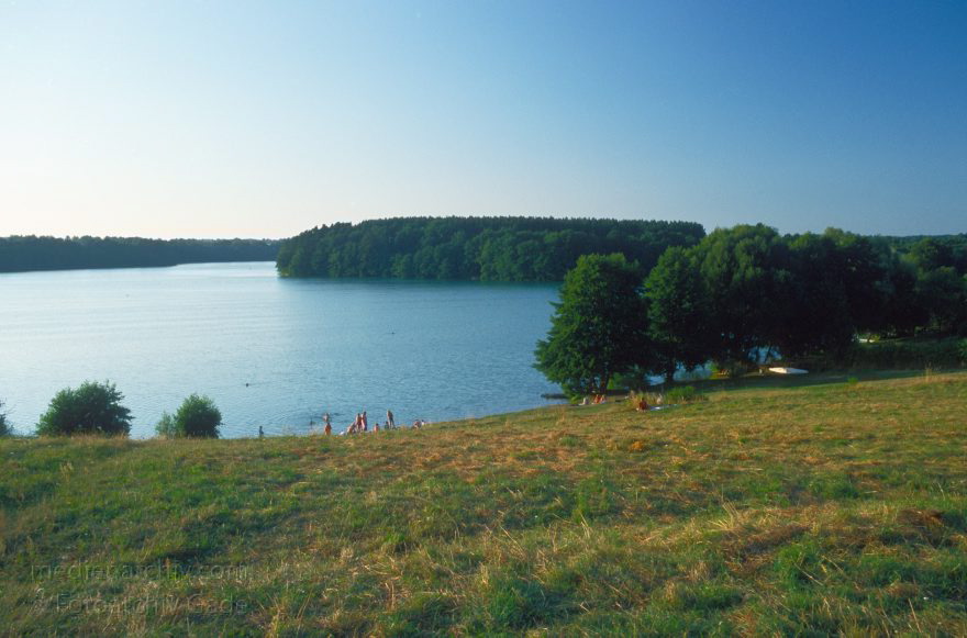 Feldberger Seenlandschaft. Bohnenwerder am Carwitzer See
Juli 1995. Mecklenburg-Vorpommern. Feldberger Seenlandschaft. Carwitz. Bohnenwerder am Carwitzer See.
Schlüsselwörter: Bohnenwerder;Carwitz;Carwitzer See;Deutschland;Feldberger Seen;Feldberger Seenlandschaft;Germany;1995;Mecklenburg-Vorpommern