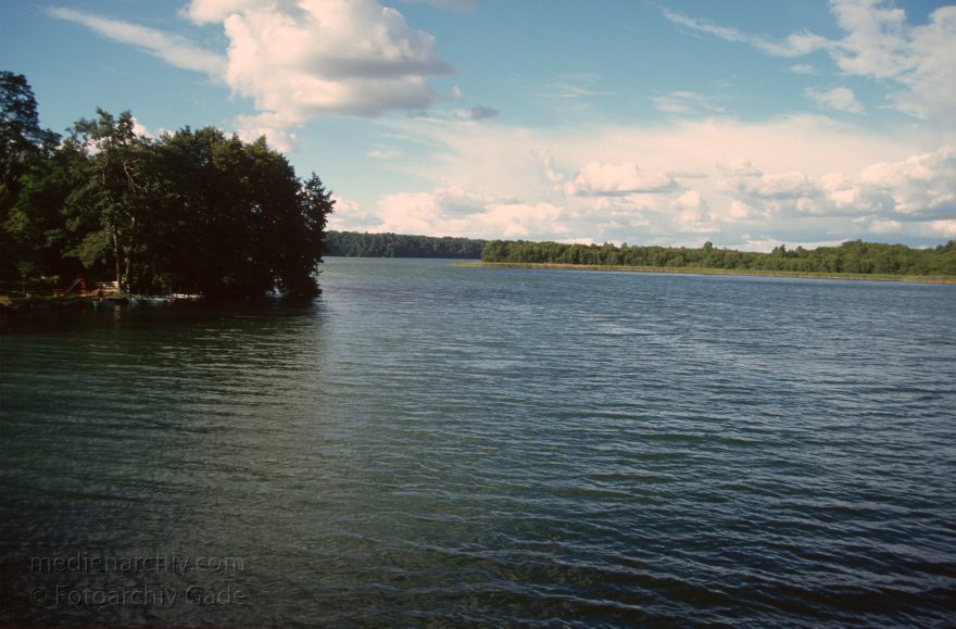 Feldberger Seelandschaft. Carwitzer See
1996. Mecklenburg-Vorpommern. Feldberger Seenlandschaft. Carwitzer See
Schlüsselwörter: Carwitzer See;Deutschland;Feldberger Seenlandschaft;Germany;1996;Mecklenburg-Vorpommern