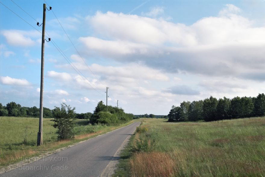 Feldberger Seenlandschaft. bei Carwitz. Hullerbusch.
20. Juni 2005. Mecklenburg-Vorpommern. Feldberger Seenlandschaft. bei Carwitz. Hullerbusch.
Schlüsselwörter: Carwitz;Deutschland;Feldberger Seenlandschaft;Germany;Hullerbusch;2005;Mecklenburg-Vorpommern