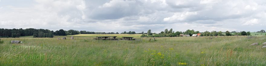 Feldberger Seenlandschaft. Bei Carwitz
26. 6. 2007. Mecklenburg-Vorpommern. Feldberger Seenlandschaft. Bei Carwitz. Panorama
Schlüsselwörter: Berlin;Carwitz;Deutschland;Feldberger Seenlandschaft;Germany;Mecklenburg-Vorpommern;2007;Panorama