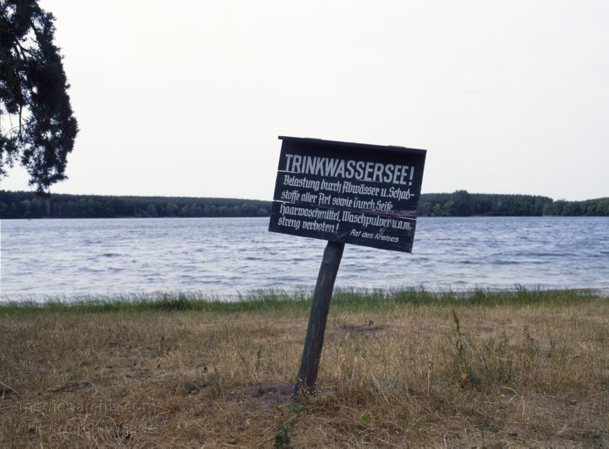 Feldberger Seenlandschaft. Campingplatz am Dreetzsee
1992. Feldberger Seenlandschaft. Campingplatz am Dreetzsee. Thomsdorf
Schlüsselwörter: Campingplatz;Dreetzsee;Feldberger Seenlandschaft;Mecklenburg-Vorpommern;1992;Thomsdorf