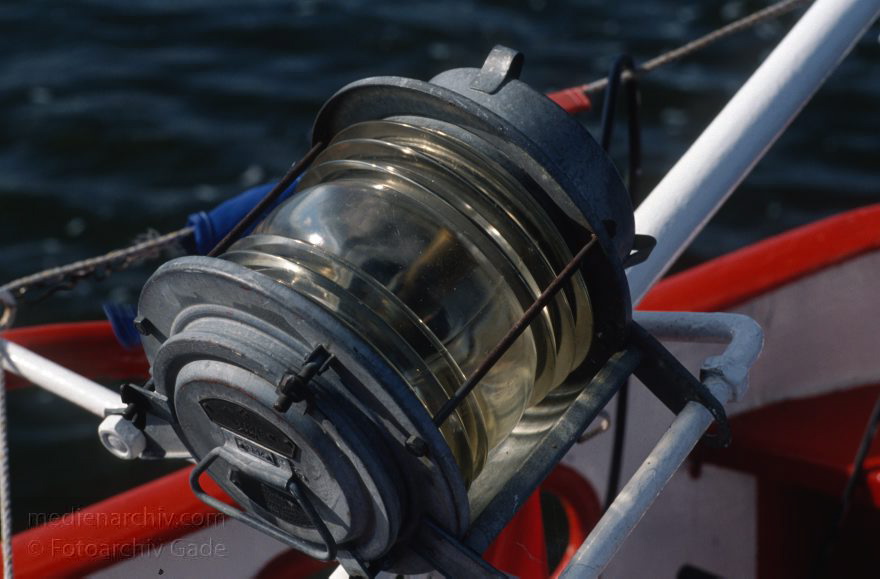 Auf dem Wasser von Röbel nach Rheinsberg
30. 8. 1994. Mecklenburg-Vorpommern. Ausflugsdampfer auf dem Müritzsee.   (Dampferfahrt von Röbel nach Rheinsberg.)
Schlüsselwörter: Dampfer;Dampferfahrt;Deutschland;Germany;Mecklenburg-Vorpommern;Mecklenburg-Western Pomerania;Meckpom;Meckpomm;Mekelnborg-Vörpommern;Müritz;Schiff;1994;See