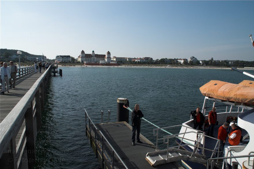 Insel Rügen. Binz.
27. 9. 2009. Mecklenburg-Vorpommern. Insel Rügen. Binz. Ostsee. Meer. Küste. Schiff an der Seebrücke.
Schlüsselwörter: Baltic Sea;Binz;Boote;Deutschland;Germany;Insel;Mecklenburg-Vorpommern;Mecklenburg-Western Pomerania;Meckpom;Meckpomm;Meer;Mekelnborg-Vörpommern;Ostsee;Rügen;Schiff;Schiffe;2009;Seebrücke
