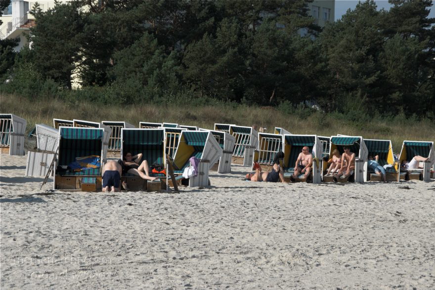 Insel Rügen. Binz.
27. 9. 2009. Mecklenburg-Vorpommern. Insel Rügen. Binz. Strand. Strandkorb. Strandkörbe. Sandstrand. Urlaub. Sonnen. Ostsee. Meer. Küste.
Schlüsselwörter: Binz;Deutschland;Germany;Insel;Mecklenburg-Vorpommern;Mecklenburg-Western Pomerania;Meckpom;Meckpomm;Meer;Mekelnborg-Vörpommern;Ostsee;Rügen;Sandstrand;Sonnen;Strand;Strandkorb;Strandkörbe;2009;Urlaub