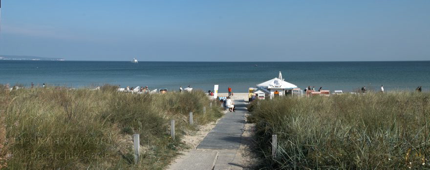 Insel Rügen. Binz.
27. 9. 2009. Mecklenburg-Vorpommern. Insel Rügen. Binz. Strand. Strandkorb. Strandkörbe. Sandstrand. Urlaub. Sonnen. Ostsee. Meer. Küste.
Schlüsselwörter: Baltic Sea;Binz;Deutschland;Germany;Insel;Mecklenburg-Vorpommern;Mecklenburg-Western Pomerania;Meckpom;Meckpomm;Meer;Mekelnborg-Vörpommern;Ostsee;Rügen;Sandstrand;Sonnen;Strand;Strandkorb;Strandkörbe;2009;Urlaub