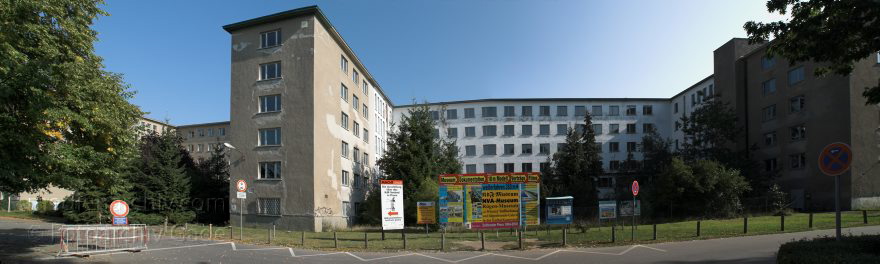 Insel Rügen. Prora
27. 9. 2009. Mecklenburg-Vorpommern. Insel Rügen. Prora. Das Seebad Prora war ein zwischen 1935 und 1939 geplantes und zum Teil auch errichtetes Seebad der Organisation Kraft durch Freude (KDF) auf Rügen.
Schlüsselwörter: Deutschland;Germany;Insel;KDF;Kraft durch Freude;Mecklenburg-Vorpommern;Mecklenburg-Western Pomerania;Meckpom;Meckpomm;Mekelnborg-Vörpommern;Ostsee;Prora;2009;Rügen