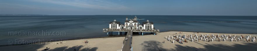 Insel Rügen. Sellin. Seebrücke.
27. 9. 2009. Mecklenburg-Vorpommern. Insel Rügen. Sellin. Seebrücke. Strand. Ostsee. Meer. (Panorama aus mehreren Einzelaufnahmen)
Schlüsselwörter: Baltic Sea;Deutschland;Germany;Insel;Mecklenburg-Vorpommern;Mecklenburg-Western Pomerania;Meckpom;Meckpomm;Meer;Mekelnborg-Vörpommern;Ostsee;Rügen;Seebrücke;Sellin;2009;Strand