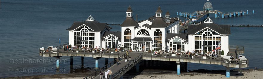 Insel Rügen. Sellin. Seebrücke.
27. 9. 2009. Mecklenburg-Vorpommern. Insel Rügen. Sellin. Seebrücke. Strand. Ostsee. Meer. (Panorama aus mehreren Einzelaufnahmen)
Schlüsselwörter: Baltic Sea;Deutschland;Germany;Insel;Mecklenburg-Vorpommern;Mecklenburg-Western Pomerania;Meckpom;Meckpomm;Meer;Mekelnborg-Vörpommern;Ostsee;Rügen;Seebrücke;Sellin;2009;Strand