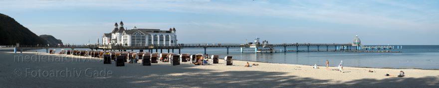 Insel Rügen. Sellin. Seebrücke.
27. 9. 2009. Mecklenburg-Vorpommern. Insel Rügen. Sellin. Seebrücke. Strand. Ostsee. Meer. (Panorama aus mehreren Einzelaufnahmen)
Schlüsselwörter: Baltic Sea;Deutschland;Germany;Insel;Mecklenburg-Vorpommern;Mecklenburg-Western Pomerania;Meckpom;Meckpomm;Meer;Mekelnborg-Vörpommern;Ostsee;Rügen;Seebrücke;Sellin;2009;Strand