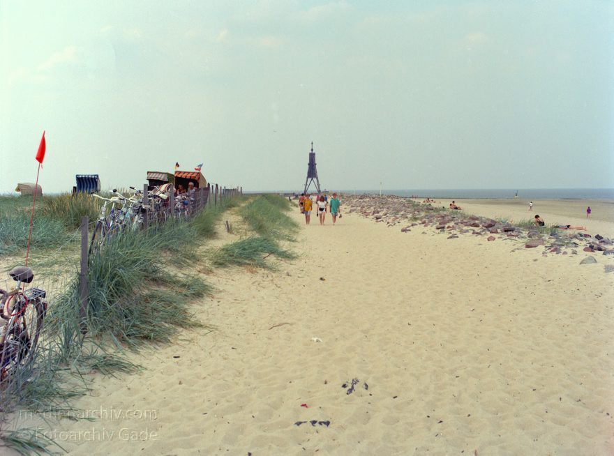Cuxhaven. Strand
24. 7. 1992. Niedersachsen. Cuxhaven. Strand. Strandkorb. Nordsee
Schlüsselwörter: Cuxhaven;Deutschland;Germany;Niedersachsen;Nordsee;Strand;1992;Strandkorb