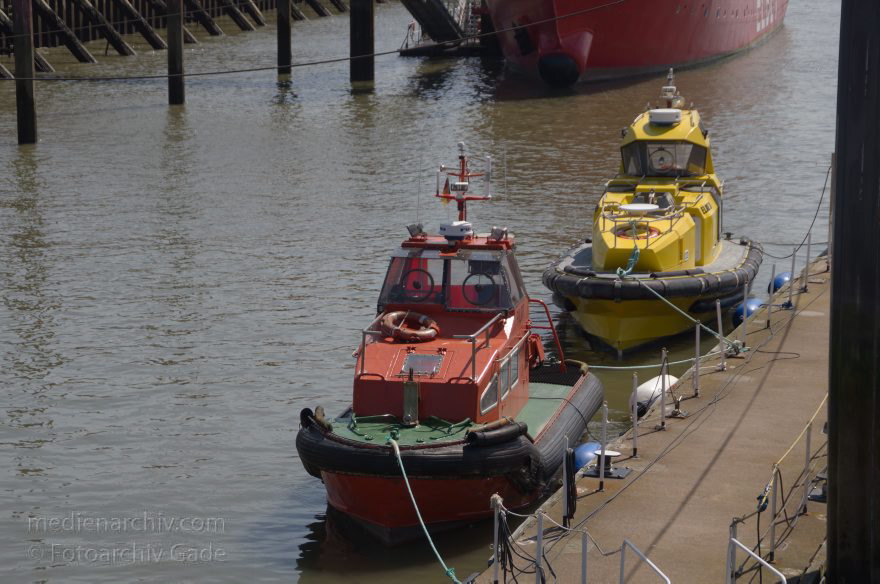 Cuxhaven. Lotsenboote im Hafen
3. 5. 2013. Niedersachsen. Cuxhaven. Lotsenboote im Hafen
Schlüsselwörter: Boote;Cuxhaven;Hafen;Lostenboote;2013;Niedersachsen