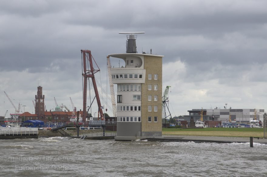 Niedersachsen. Cuxhaven. Radarturm
26. 6. 2013. Niedersachsen. Cuxhaven. Radarturm. Fluss Elbe
Schlüsselwörter: Cuxhaven;Elbe;Fluss;Niedersachsen;2013;Radarturm