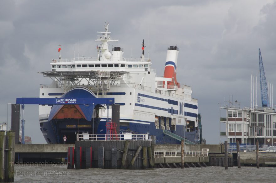 Niedersachsen. Cuxhaven. Autofähre Regina Baltica
26. 6. 2013. Niedersachsen. Cuxhaven. Hafen. Fluss Elbe. Schiffe. Autofähre Regina Baltica
Schlüsselwörter: Autofähre;Cuxhaven;Elbe;Fluss;Hafen;Niedersachsen;Regina Baltica;2013;Schiffe