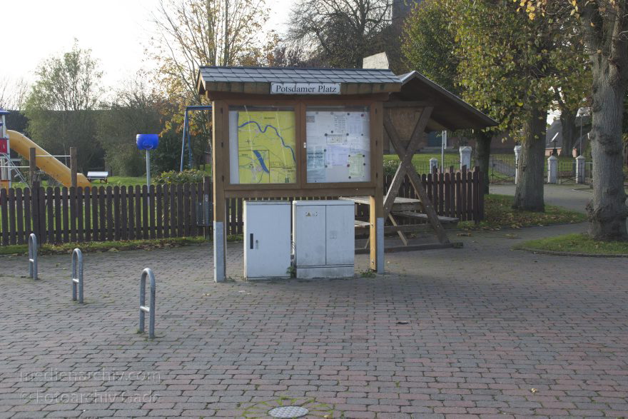 Geversdorf. Plattdeutsch Geversdörp
8. 11. 2014. Niedersachsen. Geversdorf. Plattdeutsch Geversdörp. Potsdamer Platz
Schlüsselwörter: 2014;Geversdorf;Niedersachsen;Potsdamer Platz