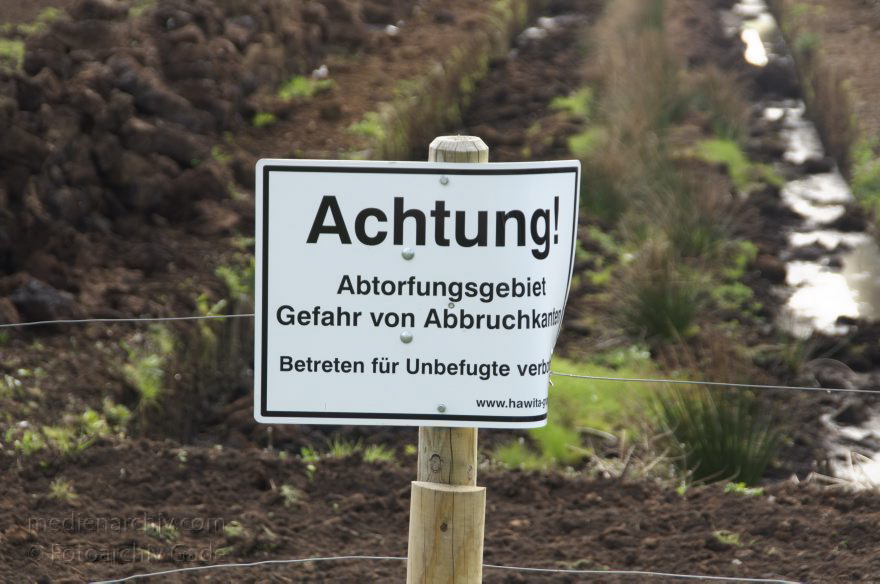 Neulandermoor. Torfabbau im Moor
2. 5. 2013. Niedersachsen. Neulandermoor. Torfabbau im Moor an der Ostener Straße und dem Schüttdamm. Die Hawita-Gruppe erstellt daraus Prdukte für den Gartenbau
Schlüsselwörter: Hawita-Gruppe;Moor;Neulandermoor;Niedersachsen;2013;Torf