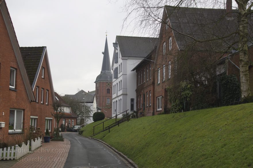 Osten
6. 2. 2013. Niedersachsen. Osten (gehört zur Samtgemeinde Hemmoor) Haus am Deich
Schlüsselwörter: Deich;Deutschland;Germany;Hemmoor;Niedersachsen;2013;Osten