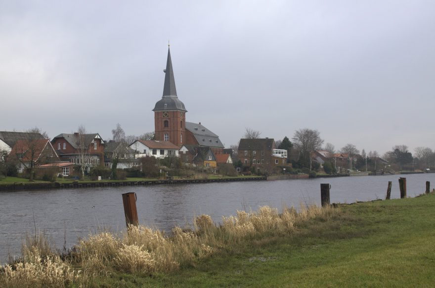 Osten
6. 2. 2013. Niedersachsen. Hemmoor. Osten. Kirche. Fluss Oste
Schlüsselwörter: Deich;Deutschland;Fluss;Germany;Hemmoor;Kirche;Niedersachsen;Oste;2013;Osten
