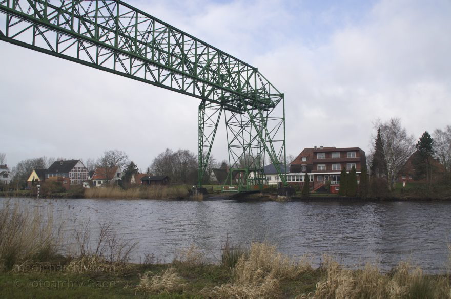 Osten
6. 2. 2013. Niedersachsen. Osten (gehört zur Samtgemeinde Hemmoor) Fluss Oste. Schwebefähre
Schlüsselwörter: Deich;Deutschland;Fluss;Germany;Hemmoor;Niedersachsen;Osten;2013;Schwebefähre