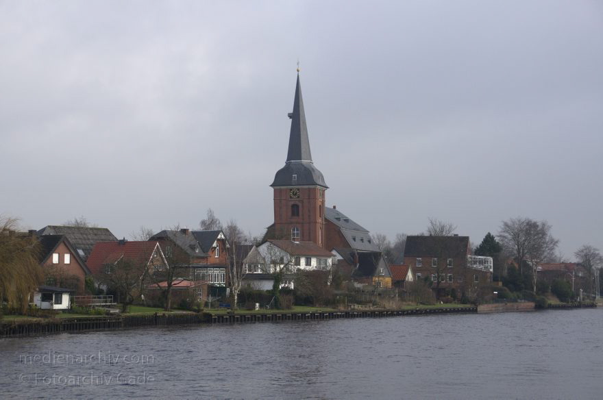 Osten
6. 2. 2013. Niedersachsen. Osten (gehört zur Samtgemeinde Hemmoor) Fluss Oste
Schlüsselwörter: Deich;Deutschland;Fluss;Germany;Hemmoor;Niedersachsen;2013;Osten