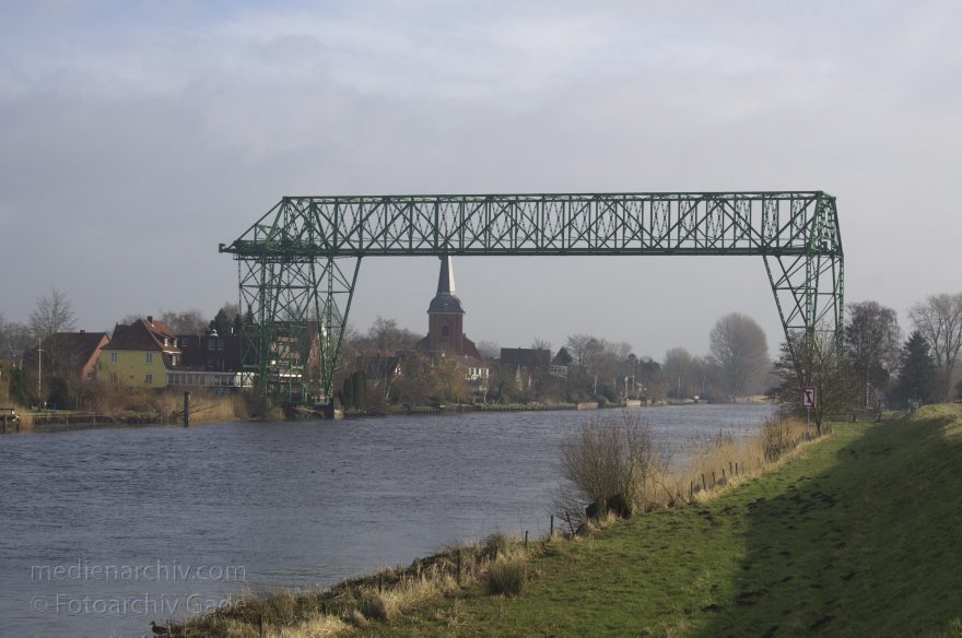 Osten
6. 2. 2013. Niedersachsen. Osten (gehört zur Samtgemeinde Hemmoor) Fluss Oste. Schwebefähre
Schlüsselwörter: Deich;Deutschland;Fluss;Germany;Hemmoor;Niedersachsen;Osten;2013;Schwebefähre