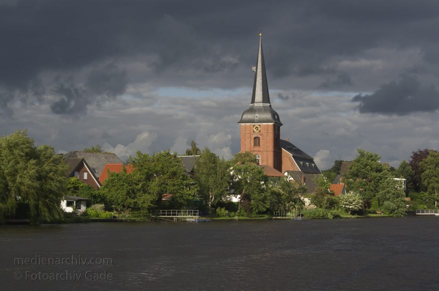 Niedersachsen. Osten. Kirche. Fluss Oste
26. 6. 2013. Niedersachsen. Osten. Kirche. Fluss Oste
Schlüsselwörter: Fluss;Kirche;Niedersachsen;Oste;2013;Osten