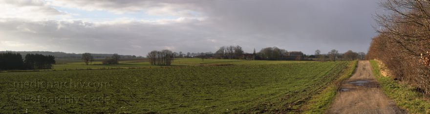 Niedersachsen. Hemmoor. Oste
Dezember 2005. Niedersachsen. Hemmoor. Felder. Feldweg
Schlüsselwörter: Hemmoor;Landwirtschaft;Deutschland;Felder;Germany;Niedersachsen;2005;Panorama