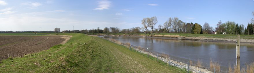Osten-Hemmoor. Fluss Oste. Deich
2. 5. 2013. Niedersachsen. Osten-Hemmoor. Fluss Oste. Deich
Schlüsselwörter: Deich;Fluss;Hemmoor;Niedersachsen;Oste;2013;Osten