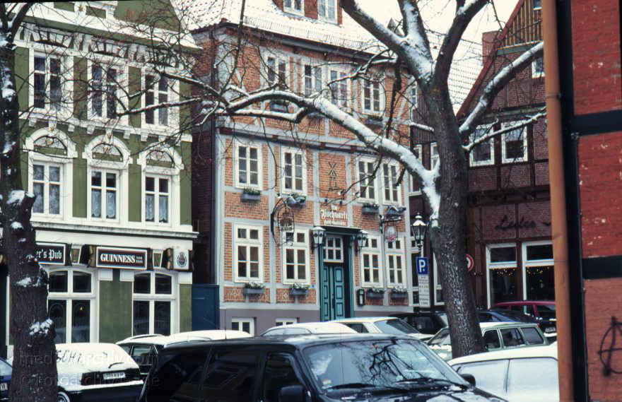 Niedersachsen. Stade. Winter. Schnee
Dezember 1996. Niedersachsen. Stade. Winter. Schnee
Schlüsselwörter: Altstadt;Deutschland;Germany;Niedersachsen;Stade;1996;Winter