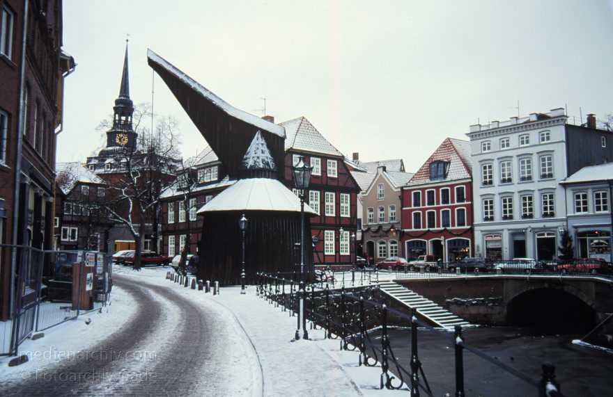Niedersachsen. Stade. Fleet. Winter. Schnee
Dezember 1996. Niedersachsen. Stade. Fleet. Winter. Schnee
Schlüsselwörter: Altstadt;Deutschland;Fleet;Germany;Niedersachsen;Stade;1996;Winter
