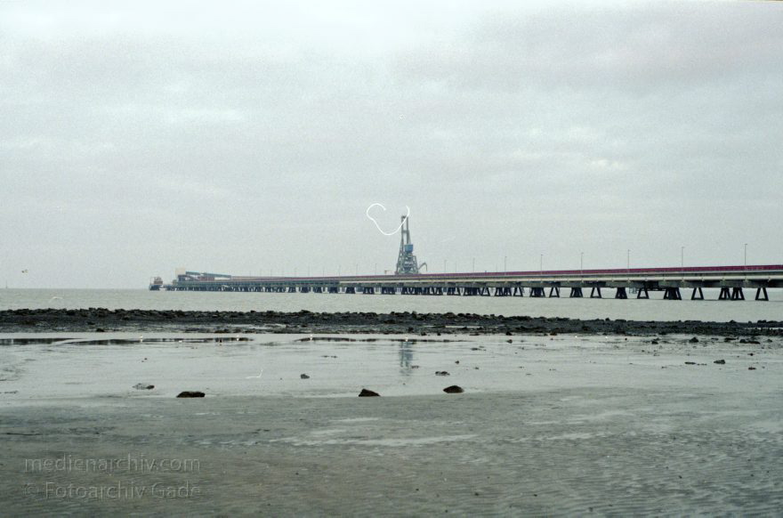 Wilhelmshaven. Nordsee
März 1989. Niedersachsen. Wilhelmshaven. Nordsee. Tankeranlegestelle
Schlüsselwörter: Meer;Niedersachsen;Nordsee;Deutschland;Germany;Küste;Wilhelmshaven;1989