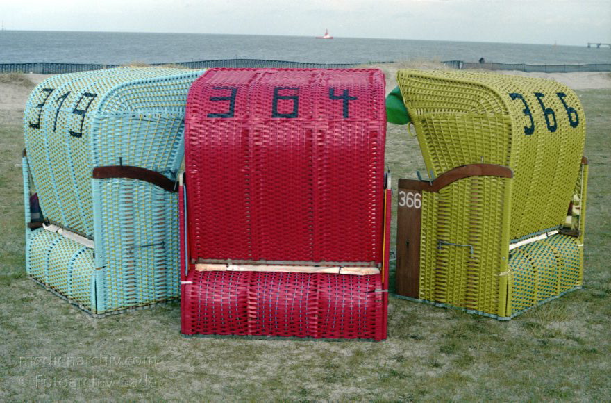 Wilhelmshaven. Nordsee. Strandkorb
März 1989. Niedersachsen. Wilhelmshaven. Nordsee. Strandkorb. Strandkörbe
Schlüsselwörter: Meer;Niedersachsen;Nordsee;Deutschland;Germany;Küste;Wilhelmshaven;Strandkorb;1989