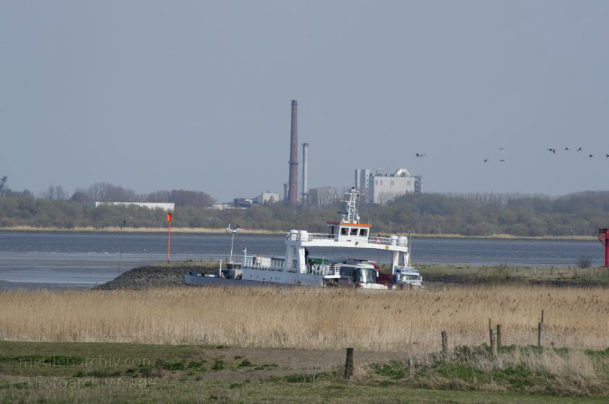 Wischhafen. Elbefähre
2. 5. 2013. Niedersachsen. Wischhafen. Elbefähre. Fluss Elbe. Autofähre. Schiffe. Schifffahrt
Schlüsselwörter: Autofähre;Elbe;Elbfähre;Fluss;Fähre;Niedersachsen;Schiffe;Schifffahrt;2013;Wischhafen