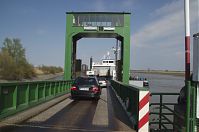 Niedersachsen-Wischhafen-Faehre-20130502-165.jpg