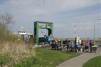 Niedersachsen-Wischhafen-Faehre-20130502-174.jpg