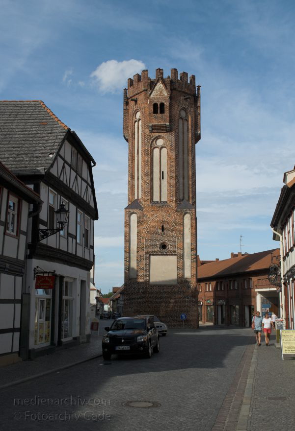 Sachsen-Anhalt. Tangermünde.
22. 7. 2009. Sachsen-Anhalt. Tangermünde. Kleinstadt an der Elbe in der Altmark. Altstadt mit Fachwerkhäusern. Hühnerdorfer Tor
Schlüsselwörter: Altmark;Deutschland;Germany;Sachsen-Anhalt;2009;Tangermünde