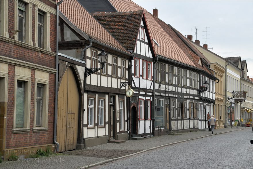 Sachsen-Anhalt. Tangermünde.
23. 7. 2009. Sachsen-Anhalt. Tangermünde. Kleinstadt an der Elbe in der Altmark. Altstadt mit Fachwerkhäusern. Kirchstraße
Schlüsselwörter: Altmark;Deutschland;Germany;Sachsen-Anhalt;2009;Tangermünde