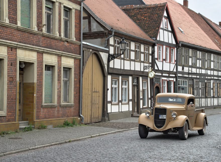 Sachsen-Anhalt. Tangermünde.
23. 7. 2009. Sachsen-Anhalt. Tangermünde. Kleinstadt an der Elbe in der Altmark. Altstadt mit Fachwerkhäusern. Kirchstraße. Altes Auto. Oldtimer.
Schlüsselwörter: Altmark;Deutschland;Germany;Sachsen-Anhalt;2009;Tangermünde