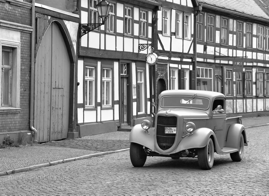 Sachsen-Anhalt. Tangermünde.
23. 7. 2009. Sachsen-Anhalt. Tangermünde. Kleinstadt an der Elbe in der Altmark. Altstadt mit Fachwerkhäusern. Kirchstraße. Altes Auto. Oldtimer.
Schlüsselwörter: Altmark;Deutschland;Germany;Sachsen-Anhalt;2009;Tangermünde
