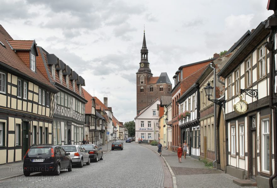 Sachsen-Anhalt. Tangermünde.
23. 7. 2009. Sachsen-Anhalt. Tangermünde. Kleinstadt an der Elbe in der Altmark. Altstadt mit Fachwerkhäusern. St. Stephanskirche
Schlüsselwörter: Altmark;Deutschland;Germany;Sachsen-Anhalt;2009;Tangermünde
