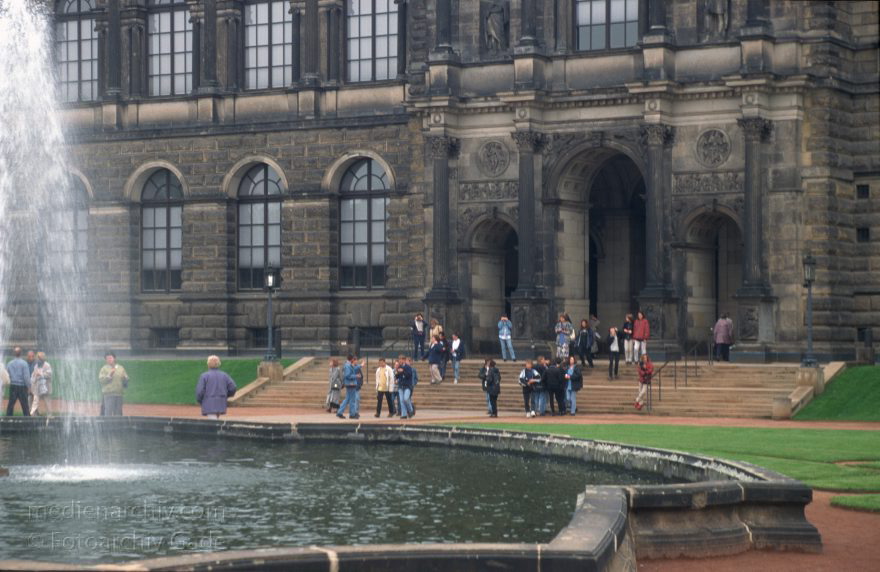 Sachsen. Dresden. Zwinger.
1996. Sachsen. Dresden. Zwinger. Barockes Bauwerk
Schlüsselwörter: Deutschland;Dresden;Germany;Sachsen;1996;Zwinger