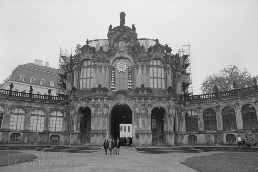 Sachsen. Dresden. Zwinger.
15. 5. 1996. Sachsen. Dresden. Zwinger. Barockbau
Schlüsselwörter: Barockbau;Deutschland;Dresden;Germany;Sachsen;1996;Zwinger
