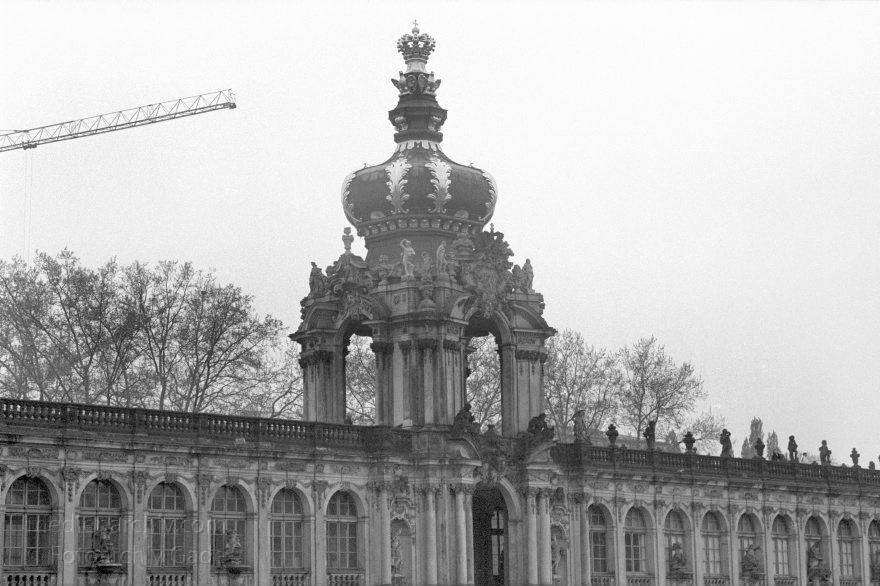 Sachsen. Dresden. Zwinger.
15. 5. 1996. Sachsen. Dresden. Zwinger. Barockbau
Schlüsselwörter: Barockbau;Deutschland;Dresden;Germany;Sachsen;1996;Zwinger