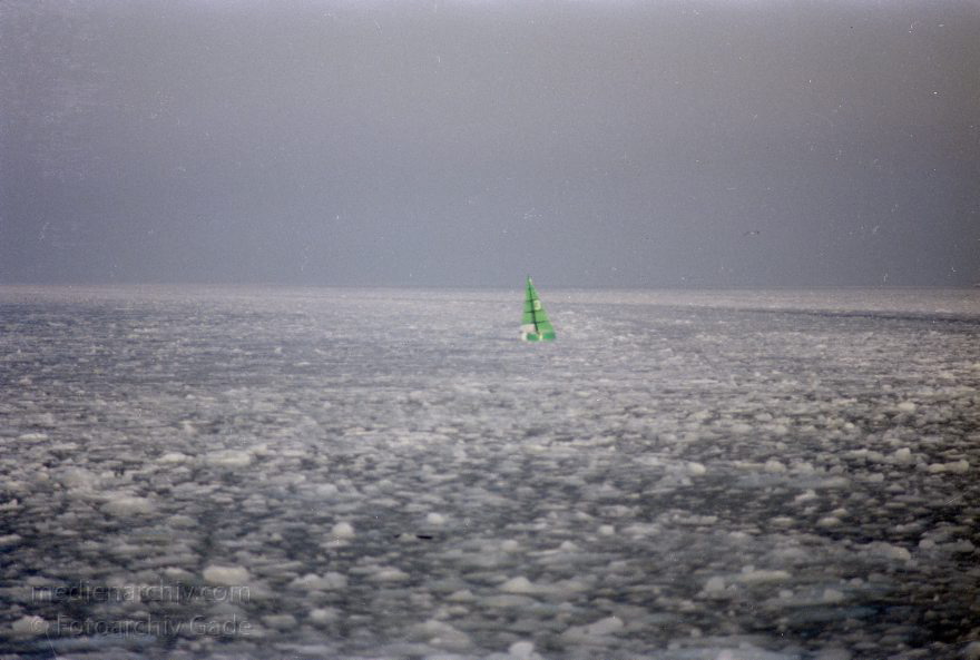 Flensburg. Winter. Zugefrorene Ostsee
Januar 1982. Schleswig-Holstein. Flensburg. Winter. Zugefrorene Ostsee
Schlüsselwörter: Deutschland;Eis;Flensburg;Germany;Ostsee;Schleswig-Holstein;1982;Winter