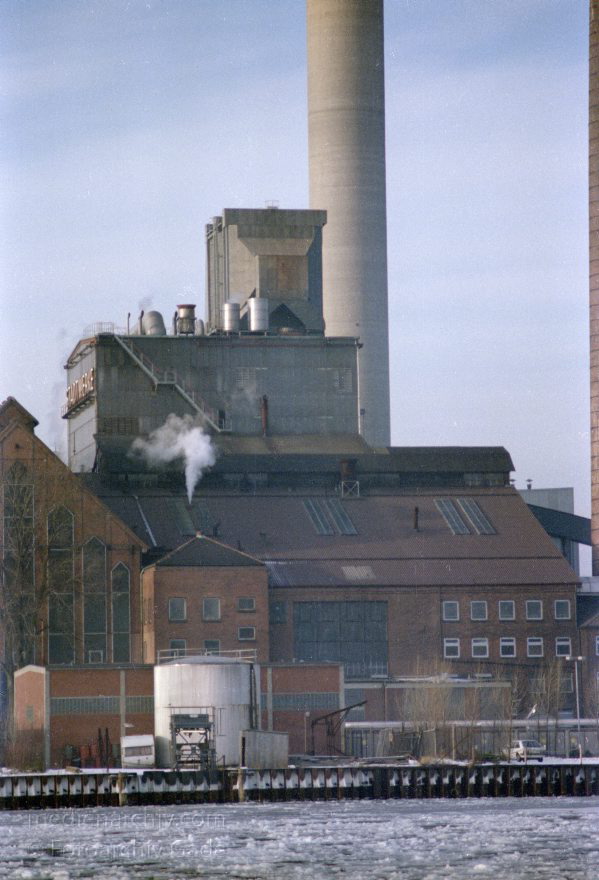 Flensburg. Winter. Zugefrorene Ostsee
Januar 1982. Schleswig-Holstein. Flensburg. Winter. Zugefrorene Ostsee
Schlüsselwörter: Deutschland;Eis;Flensburg;Germany;Ostsee;Schleswig-Holstein;1982;Winter