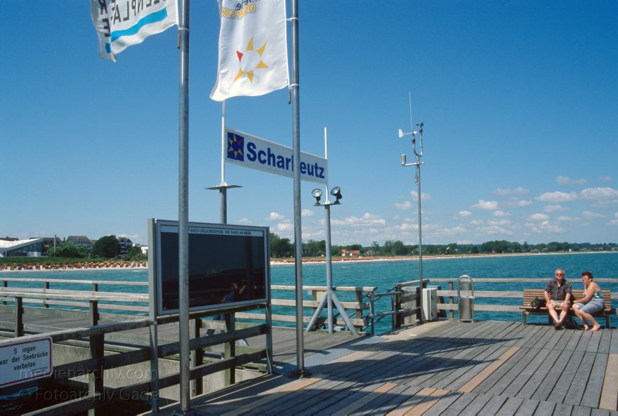 Scharbeutz
Juni 2003. Schleswig-Holstein. Ostsee. Scharbeutz. Seebrücke. Meer
Schlüsselwörter: Deutschland;Germany;Ostseeküste;Scharbeutz;2003;Schleswig-Holstein