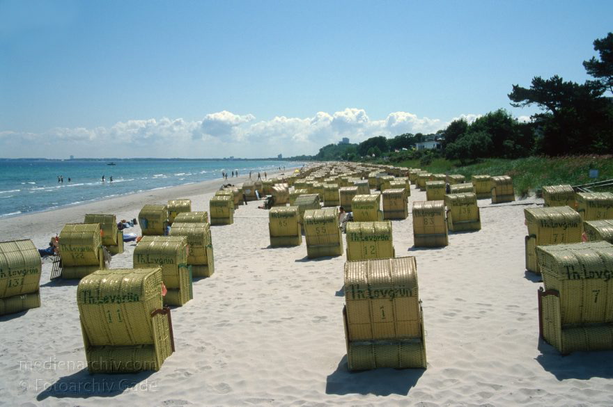 Scharbeutz
Juni 2003. Schleswig-Holstein. Ostsee. bei Scharbeutz. Strandkörbe.
Schlüsselwörter: Deutschland;Germany;Ostseeküste;Scharbeutz;2003;Schleswig-Holstein